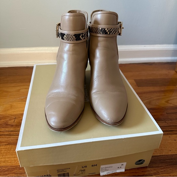 Michael Kors Boots - Picture 4 of 8
